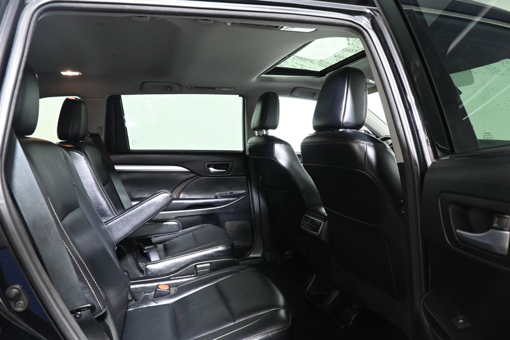 Thumbnail: 2018 Toyota Highlander - 27
