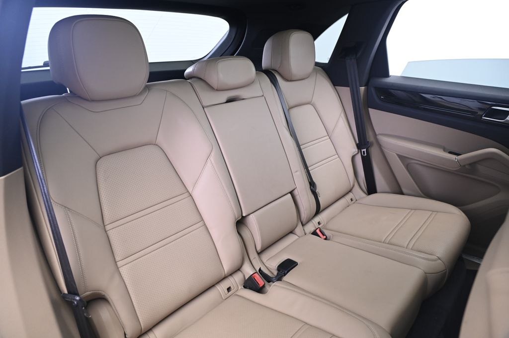 Thumbnail: 2020 Porsche Cayenne - 19