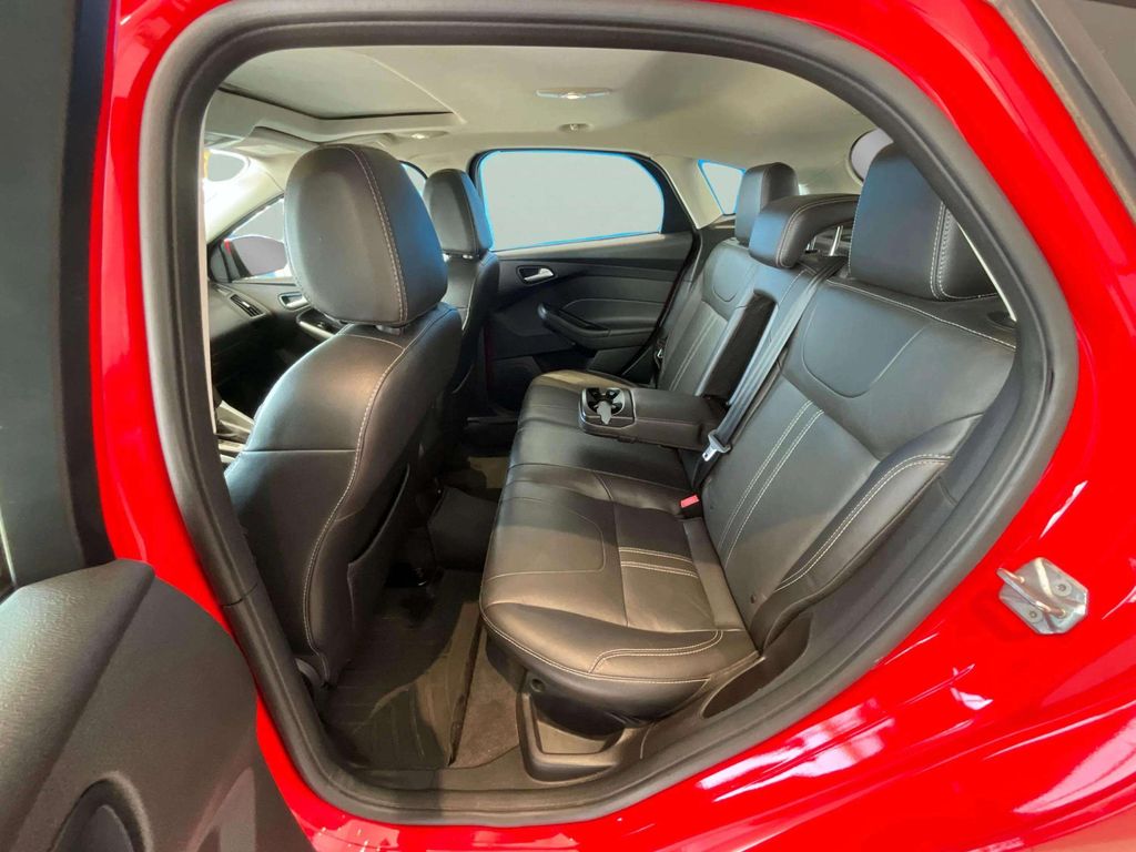 Used 2013 Race Red Ford SE image 18