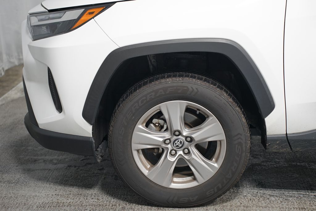 2023 Toyota RAV4 XLE 5
