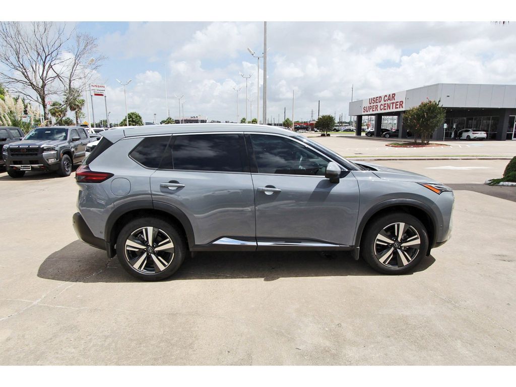 2022 Nissan Rogue Platinum - 4