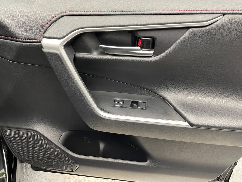 Thumbnail: 2020 Toyota RAV4 - 15