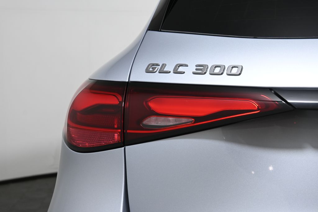 2025 Mercedes-Benz GLC 300 12