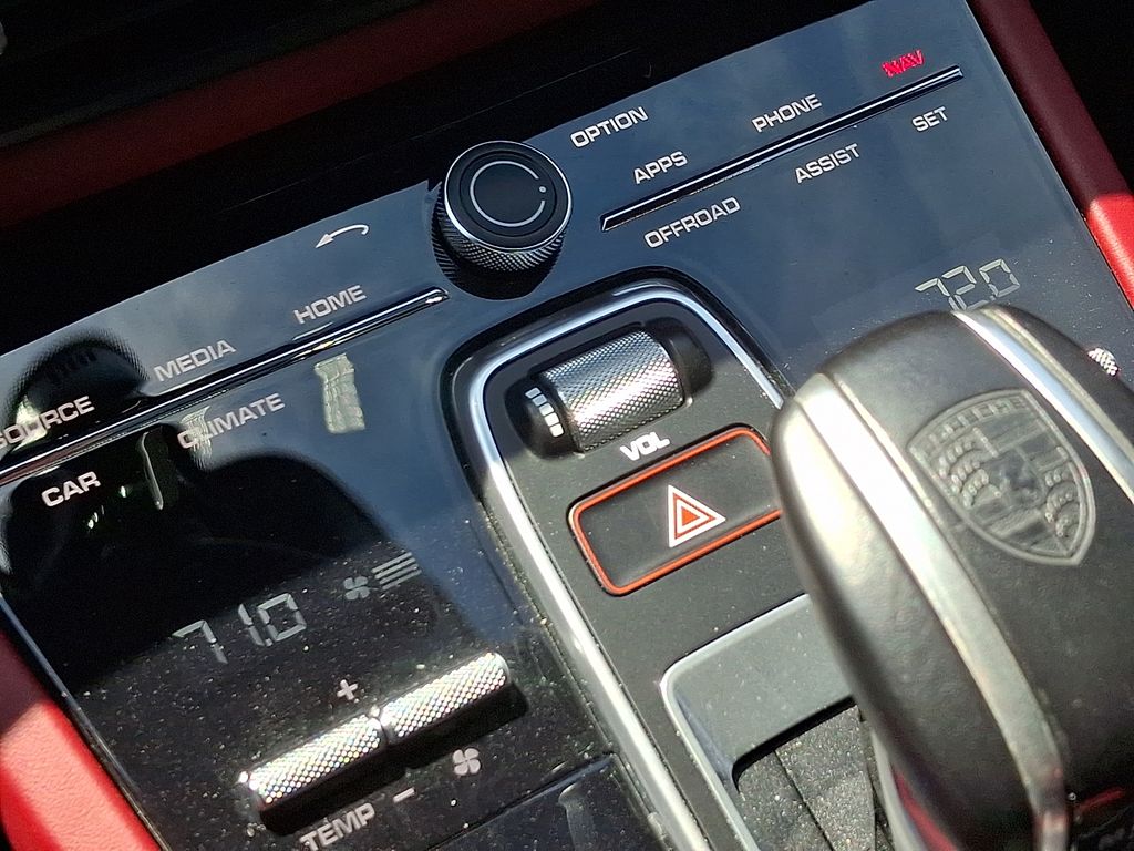 Thumbnail: 2022 Porsche Cayenne - 20