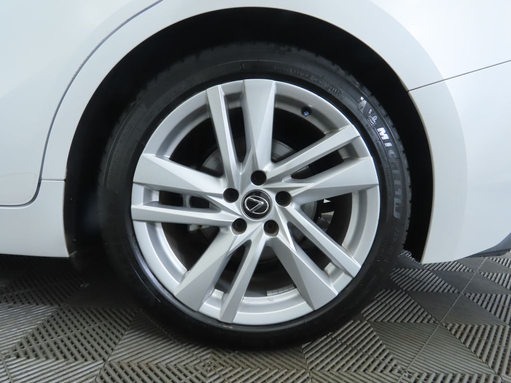 Thumbnail: 2023 Lexus IS - 31