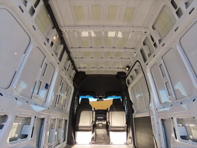 Thumbnail: 2025 Mercedes-Benz Sprinter - 28