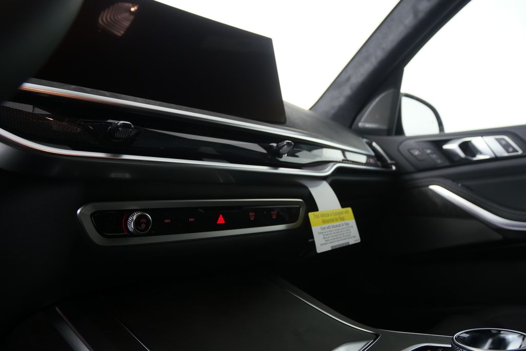 Thumbnail: 2026 BMW X7 - 23