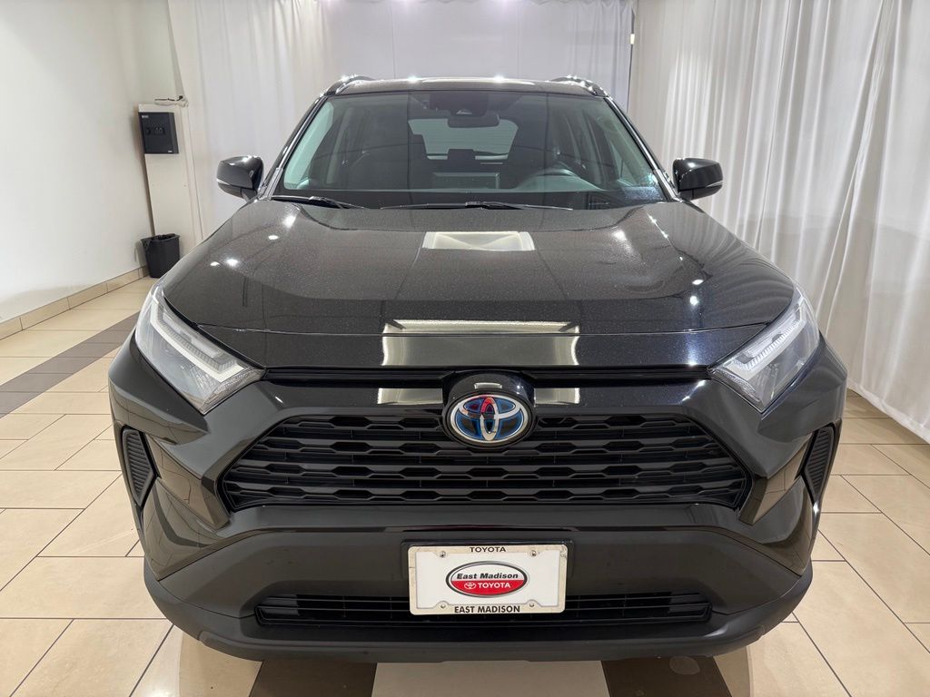 Thumbnail: 2022 Toyota RAV4 - 8