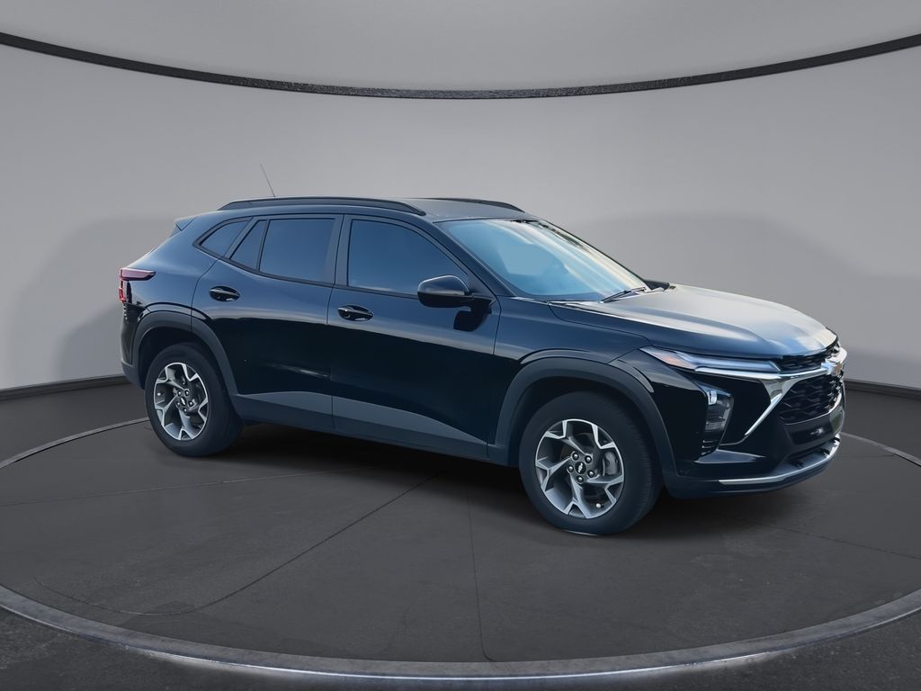 Thumbnail: 2025 Chevrolet Trax - 2