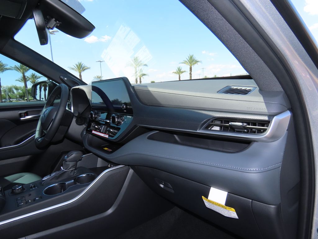 2025 Toyota Highlander XSE 17