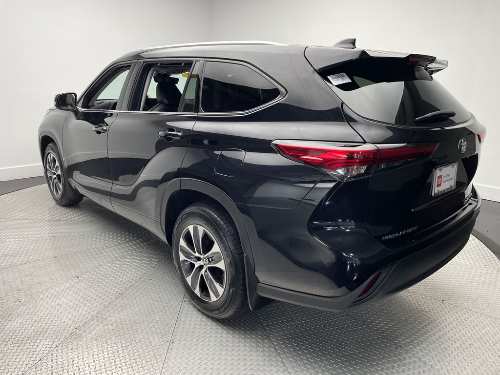 Thumbnail: 2022 Toyota Highlander - 7