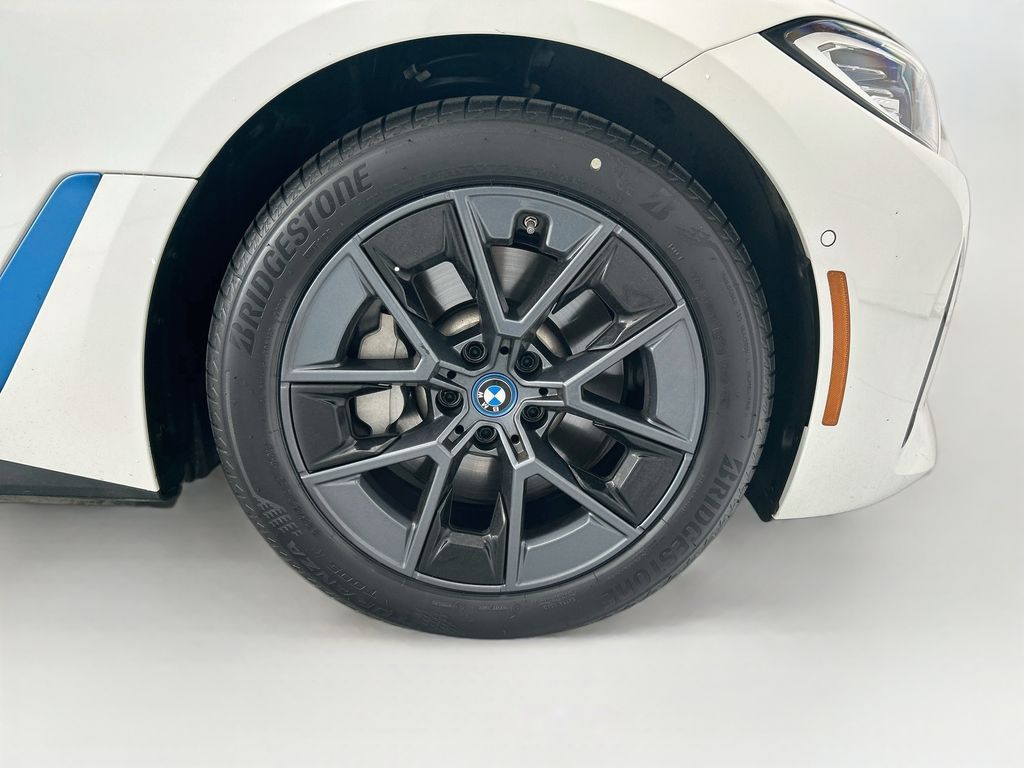 Thumbnail: 2023 BMW i4 - 31