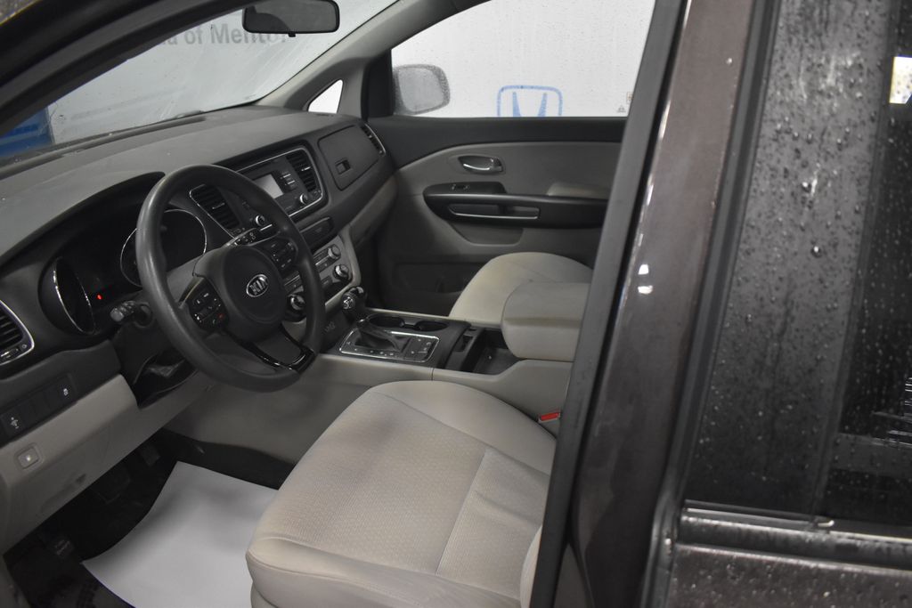 2016 Kia Sedona LX 6