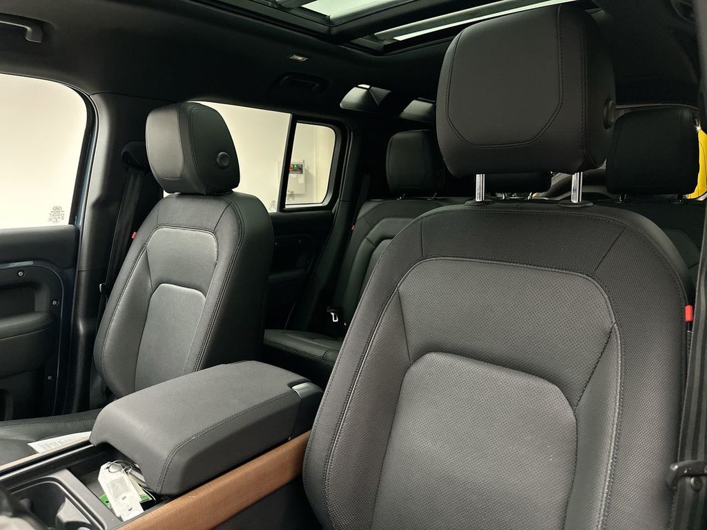 Thumbnail: 2023 Land Rover Defender - 22