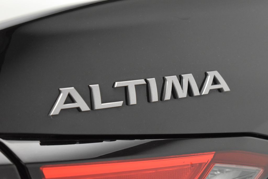 Thumbnail: 2023 Nissan Altima - 9
