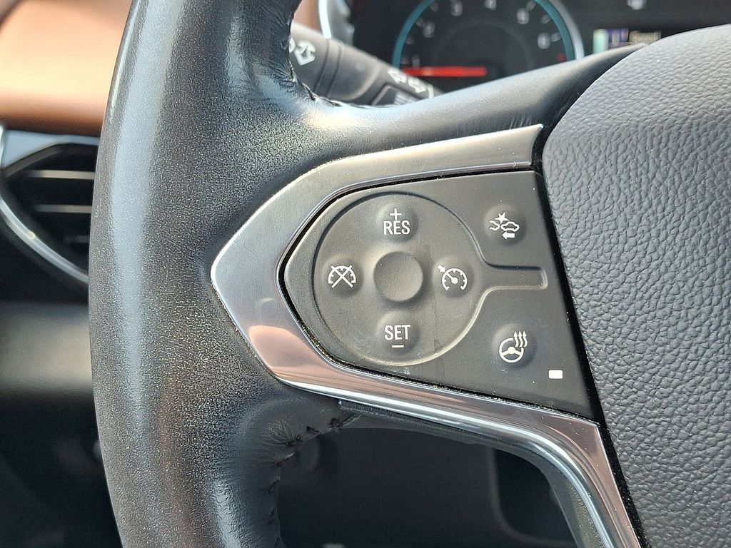 Thumbnail: 2018 Chevrolet Traverse - 25