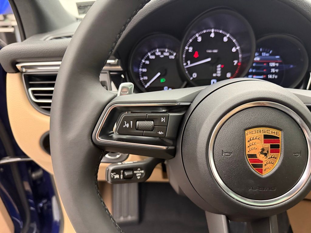 Thumbnail: 2026 Porsche Macan - 13