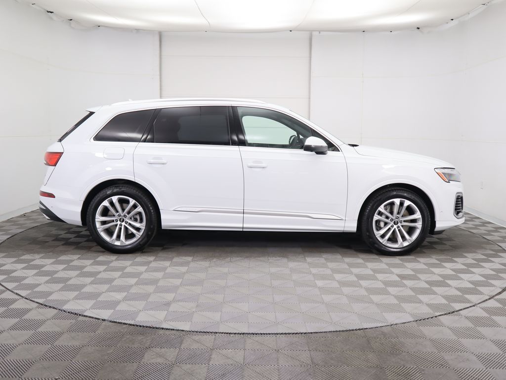 2025 Audi Q7  4