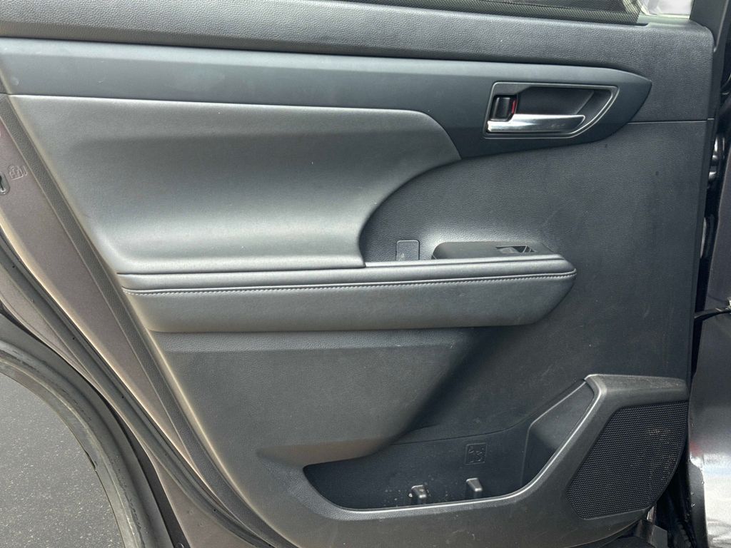 Used 2024 Toyota Highlander SUV