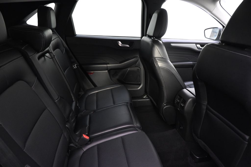 Used 2025  Ford Platinum image 18