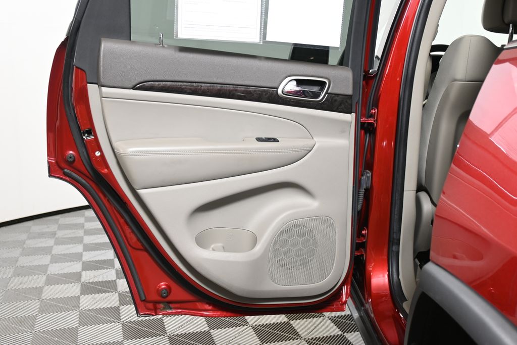 Thumbnail: 2011 Jeep Grand Cherokee - 30