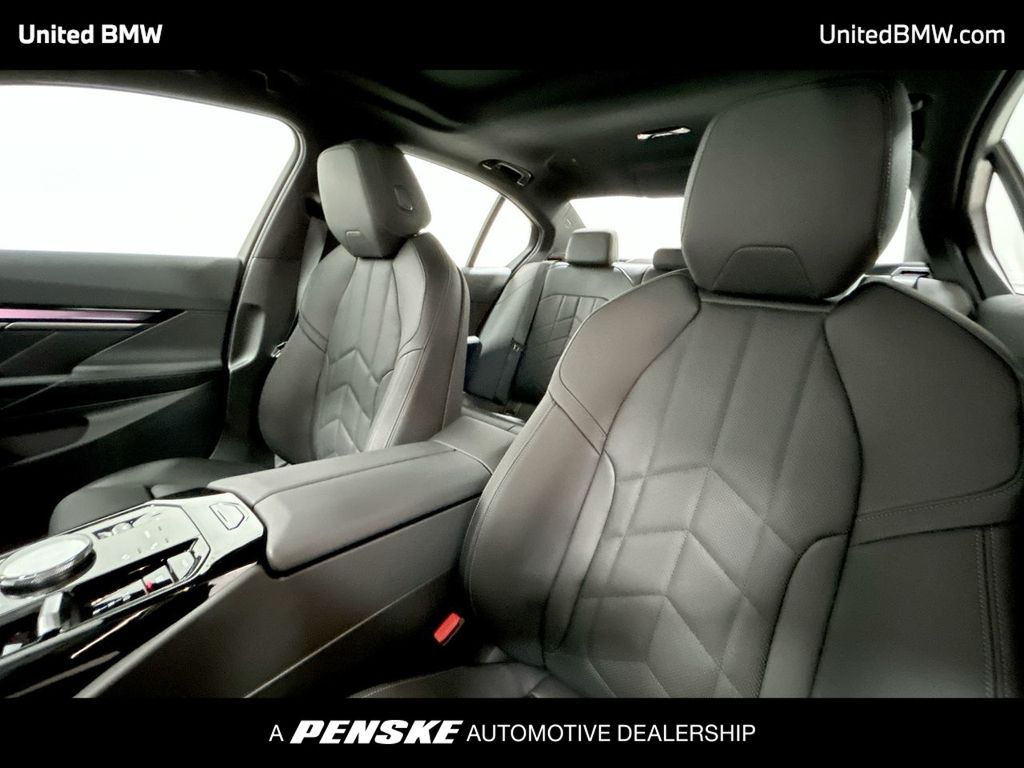 2026 BMW 5 Series 540i xDrive 13