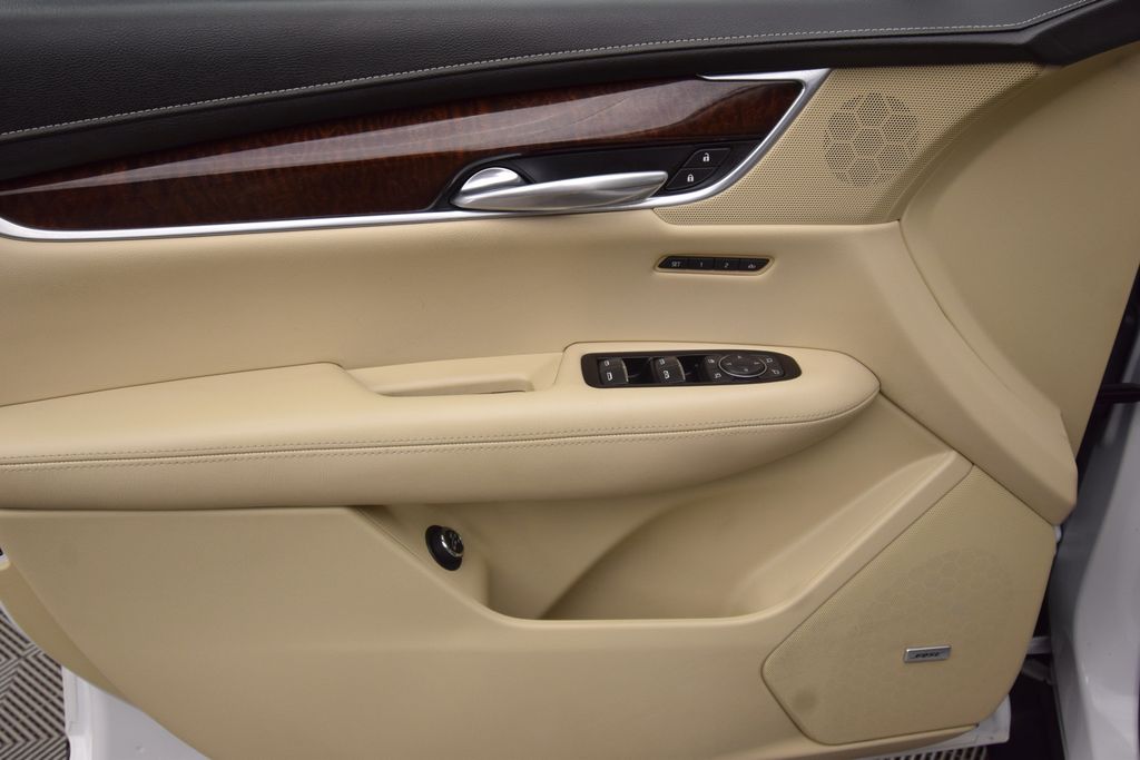 used 2018 Cadillac XT5 car, priced at $17,500