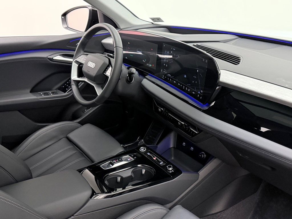 Thumbnail: 2025 Audi Q6 e-tron - 16