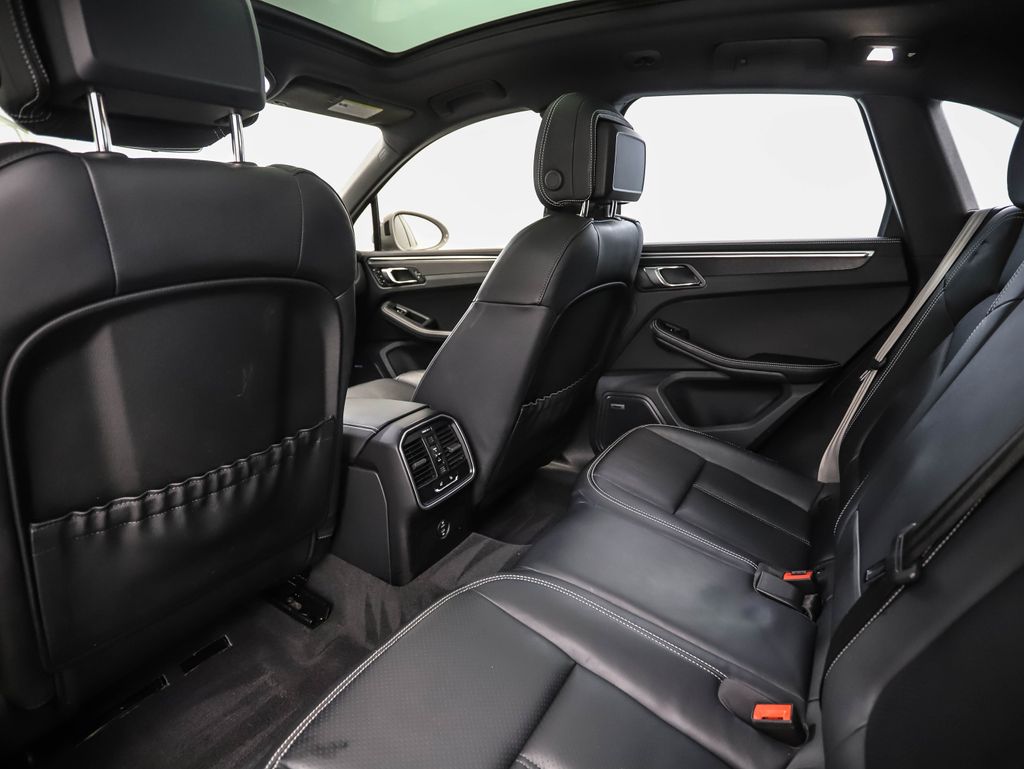 Thumbnail: 2023 Porsche Macan - 20