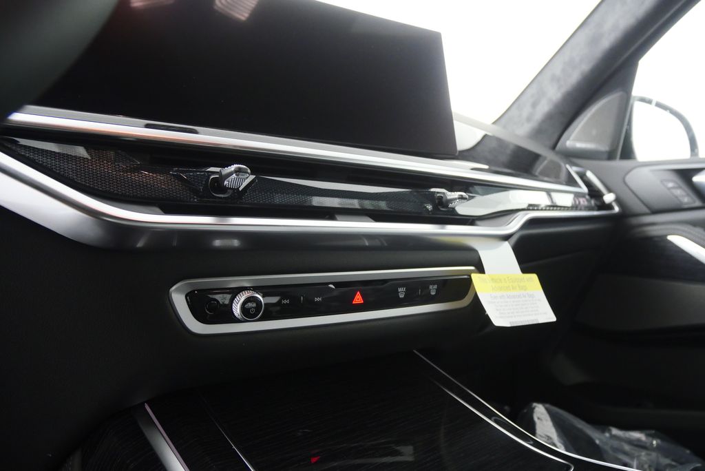 Thumbnail: 2026 BMW X7 - 23