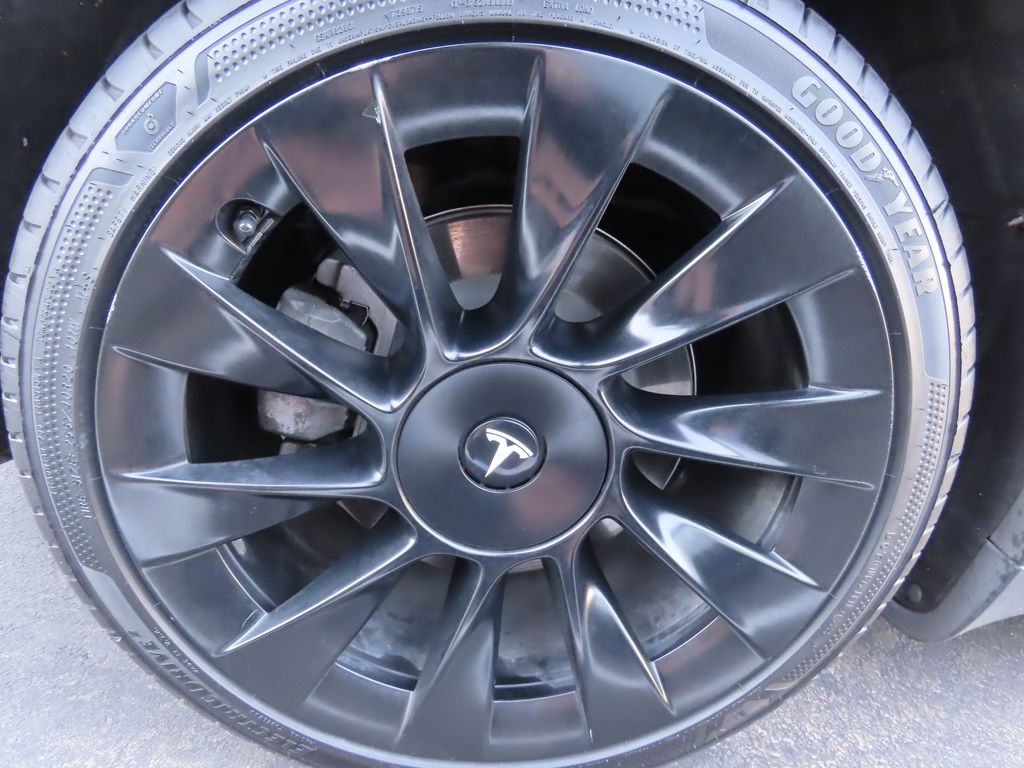 Thumbnail: 2021 Tesla Model Y - 16