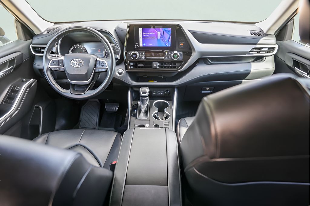 Used Car 2023 Toyota Highlander  Xle For Sale Under $35,000 In Austin, Texas