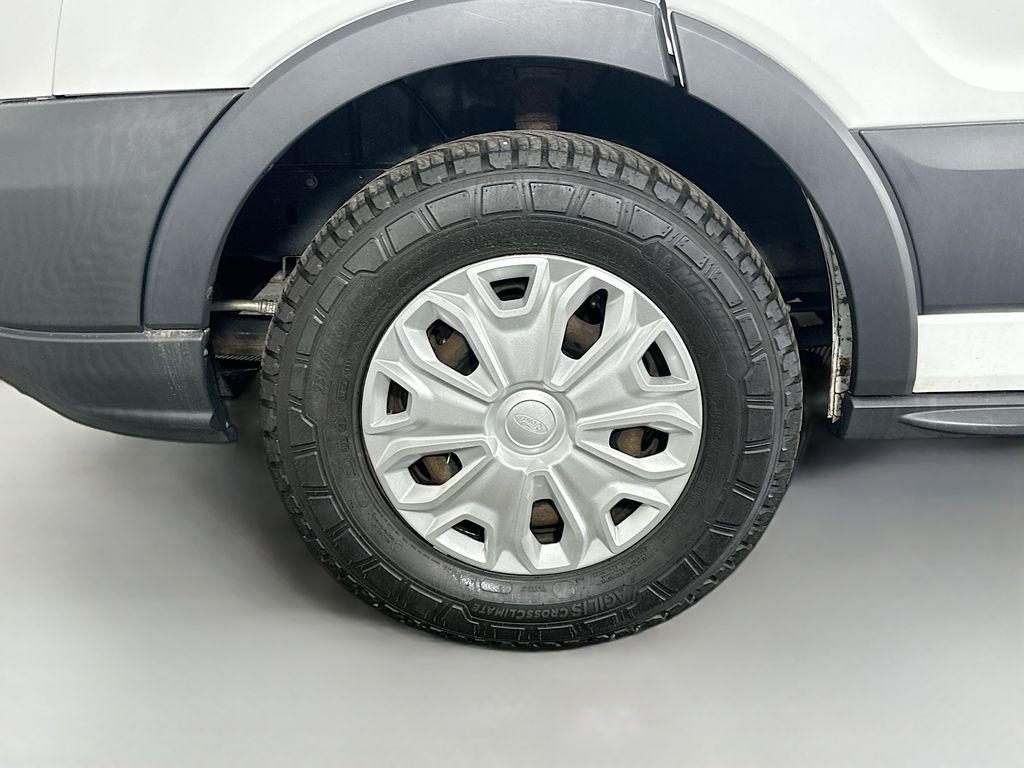 Used 2015 White Ford XLT image 32