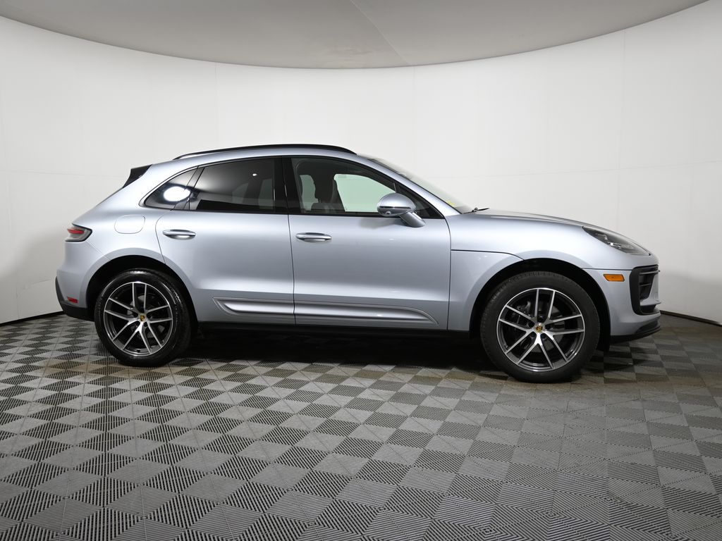 Thumbnail: 2024 Porsche Macan - 8