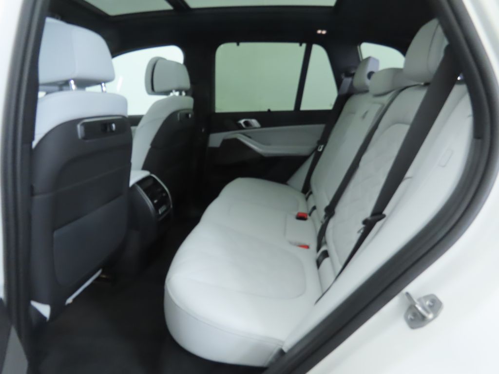 Thumbnail: 2026 BMW X5 - 22