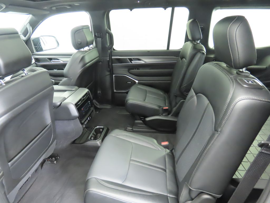 Thumbnail: 2024 Jeep Wagoneer - 22