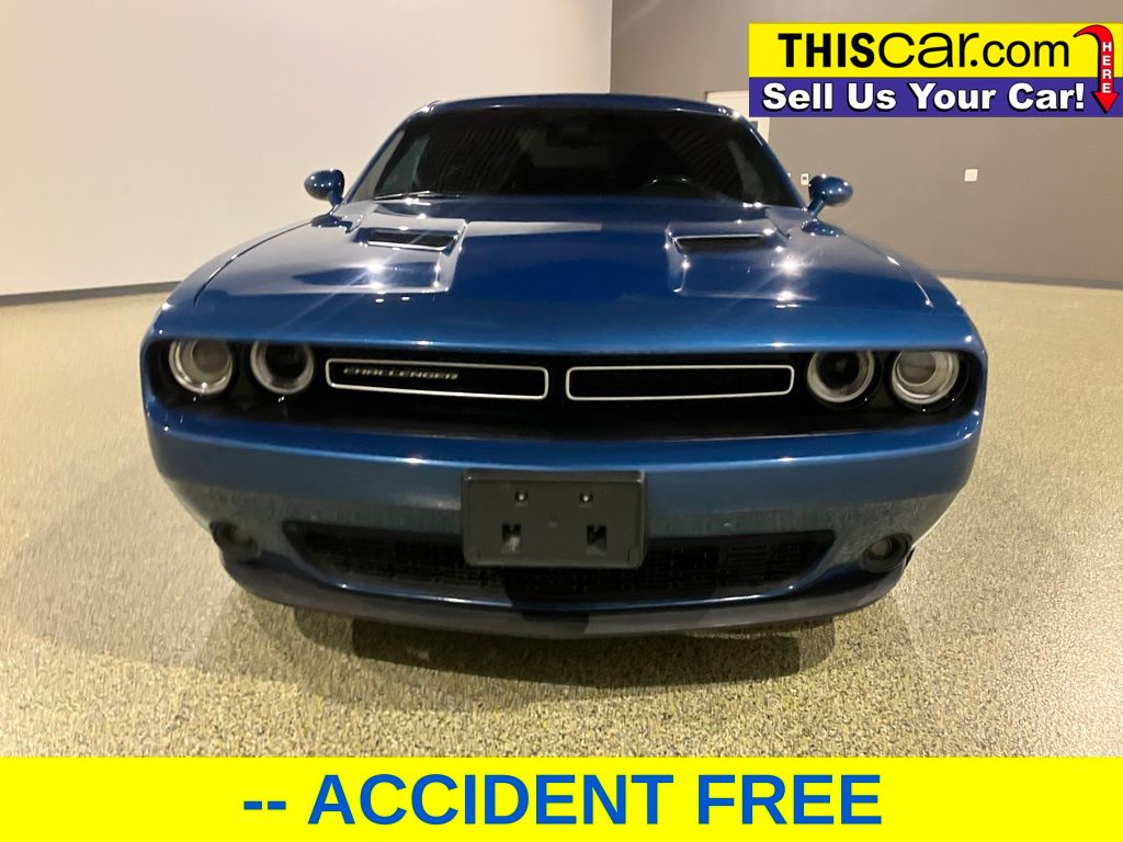2021 Dodge Challenger SXT photo 2
