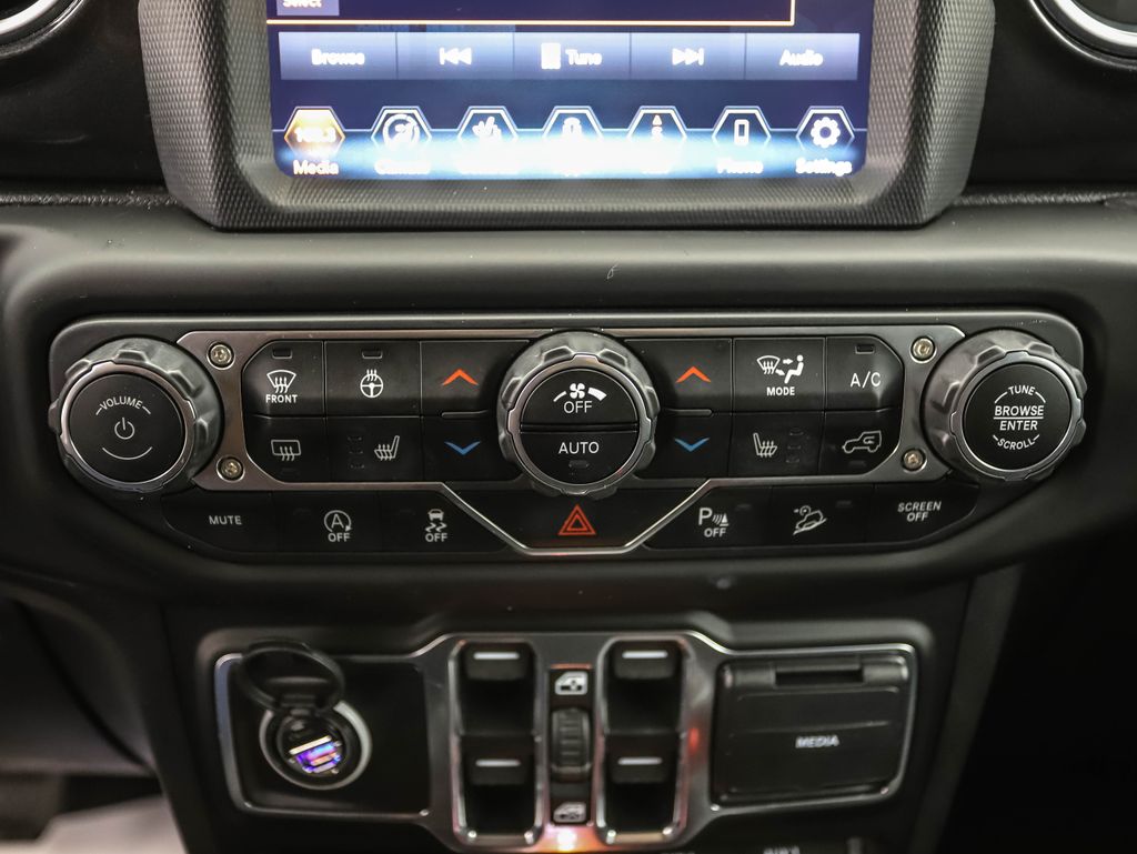 Thumbnail: 2020 Jeep Wrangler - 18