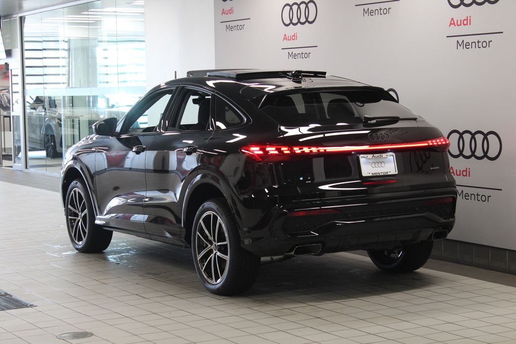 Thumbnail: 2026 Audi Q5 - 4
