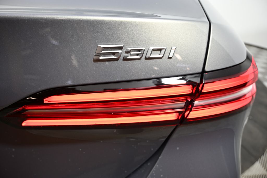 Thumbnail: 2026 BMW 5 Series - 11