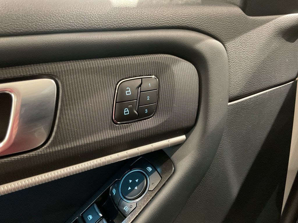 New 2026 White Ford Tremor image 9