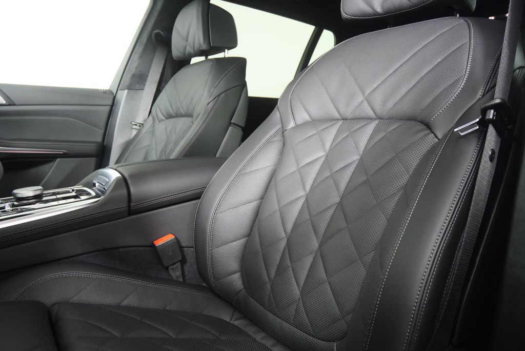 Thumbnail: 2026 BMW X7 - 10