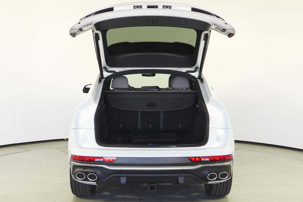 Thumbnail: 2022 Audi SQ5 - 10