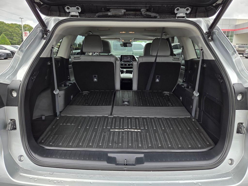 Used 2022 Toyota Highlander Hybrid SUV