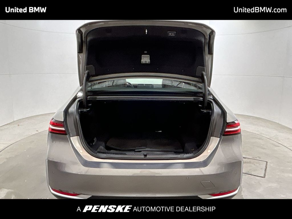 Thumbnail: 2025 BMW 5 Series - 22