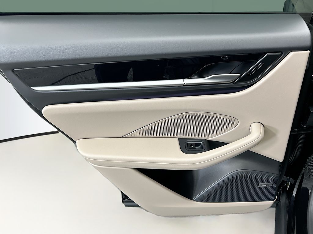 Thumbnail: 2025 Porsche Macan - 27