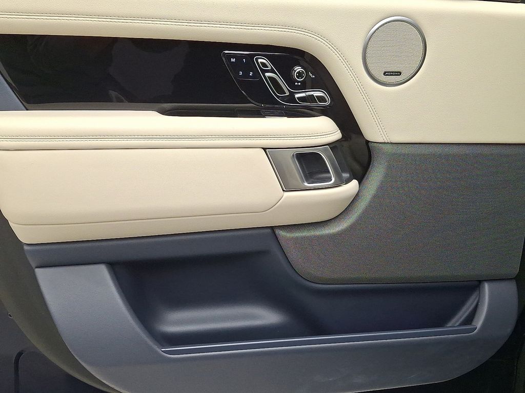 Thumbnail: 2022 Land Rover Range Rover - 13