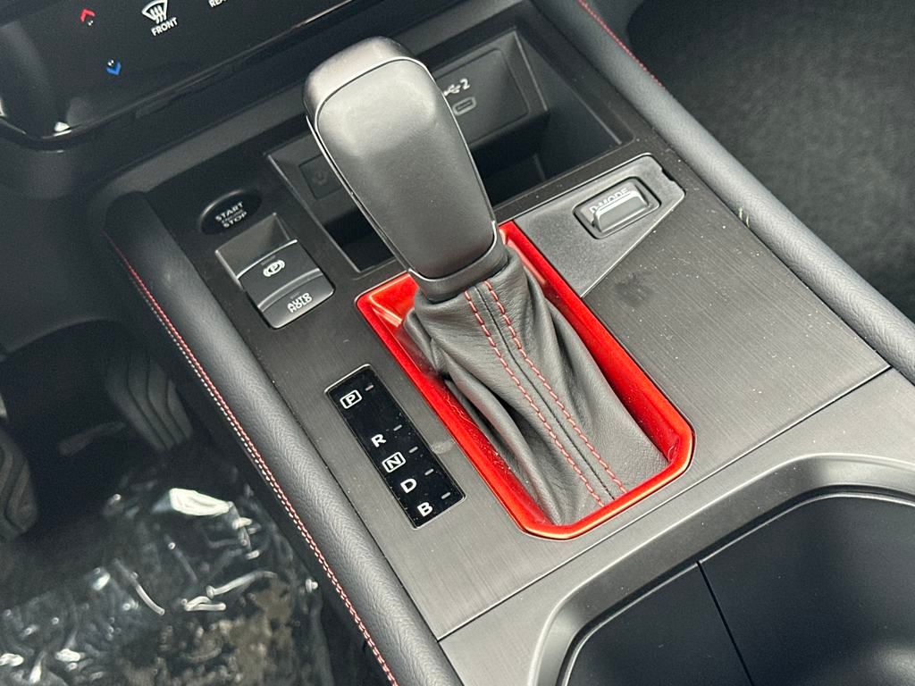 2025 Nissan Kicks SR photo