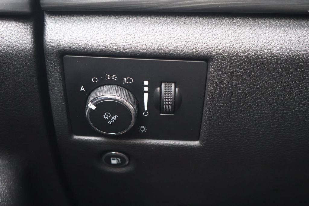 Thumbnail: 2019 Jeep Grand Cherokee - 32