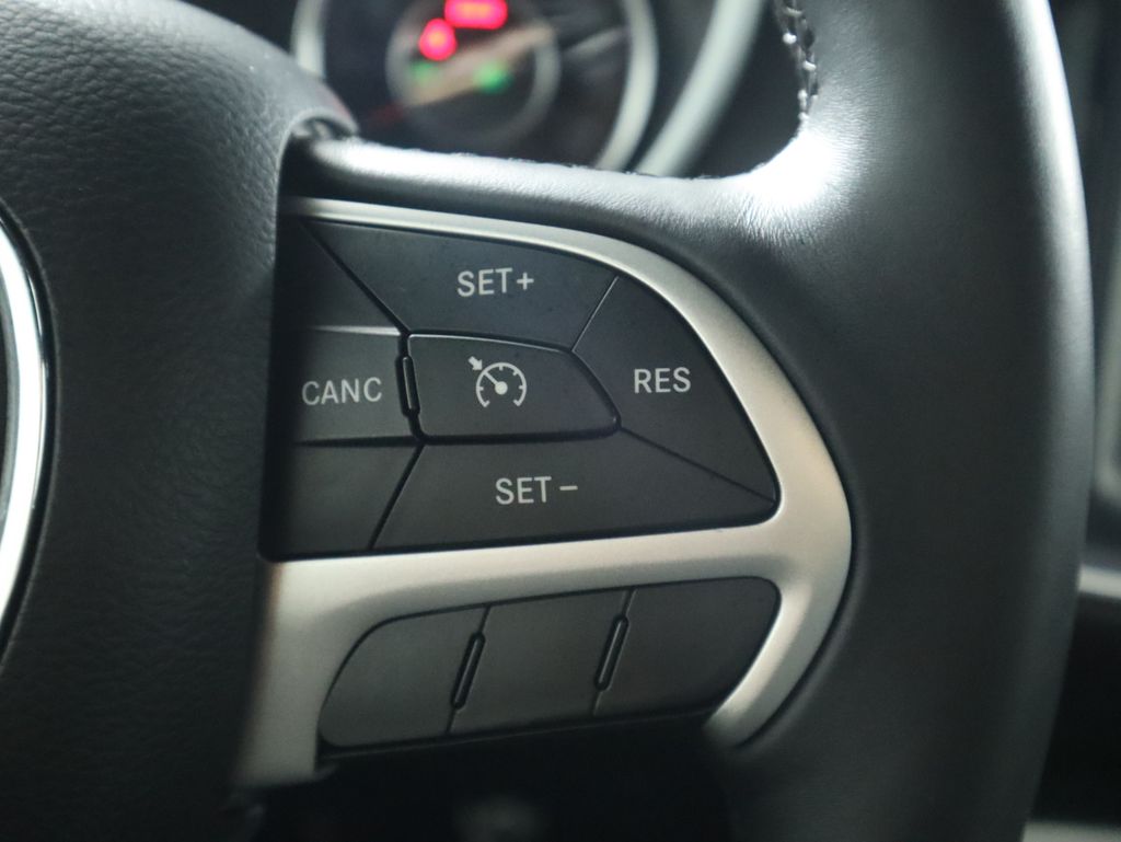 Thumbnail: 2015 Dodge Challenger - 12